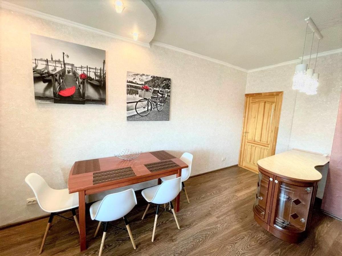 Luxcityapart On Olievskaya Kiev Ngoại thất bức ảnh